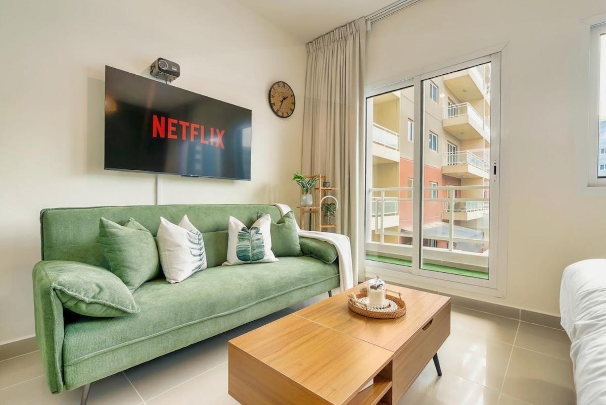 Nature-themed With 4k Projector Apartment